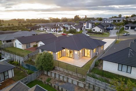 Photo of property in 12 Paiaka Place, Rototuna North, Hamilton, 3210