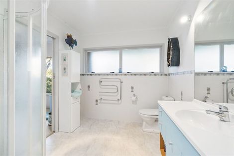 Photo of property in 124 Tiraumea Drive, Pakuranga, Auckland, 2010