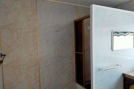 Photo of property in 5 Swanson Road, Henderson, Auckland, 0610