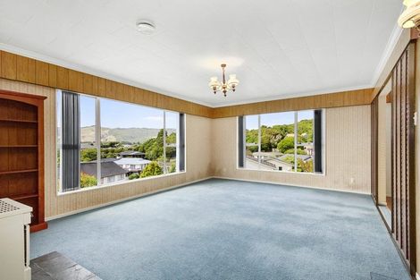 Photo of property in 4 Saint Hildas Glade, Tawa, Wellington, 5028