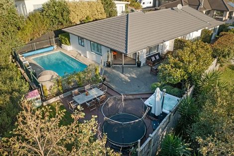 Photo of property in 12 Veronica Close, Red Beach, 0932