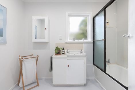 Photo of property in 31 Renata Crescent, Te Atatu Peninsula, Auckland, 0610