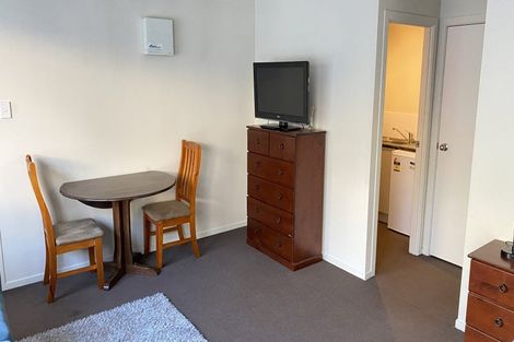 Photo of property in 8d Schnapper Rock Road, Schnapper Rock, Auckland, 0632