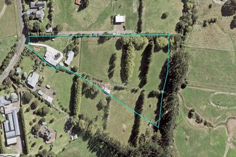 Photo of property in 182 Boord Crescent, Kumeu, 0891