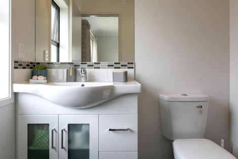 Photo of property in 15 Windsor Street, Richmond Heights, Taupo, 3330