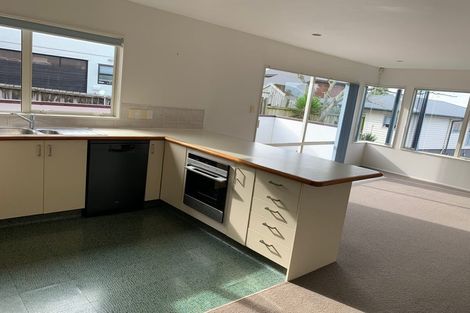 Photo of property in 5 St Thomas More Lane, Glenfield, Auckland, 0629