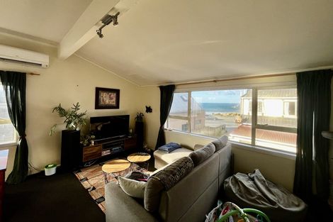 Photo of property in 4/30 Lyall Parade, Lyall Bay, Wellington, 6022
