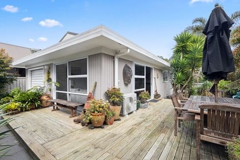 Photo of property in 22 Leaming Place, Clarks Beach, 2122