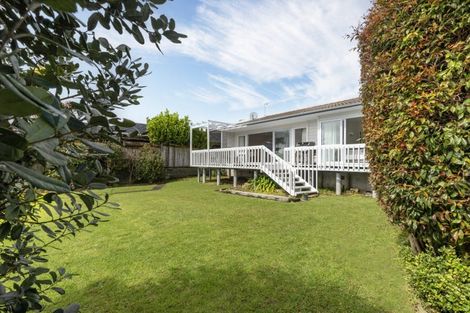Photo of property in 8 Downsview Road, Pakuranga Heights, Auckland, 2010