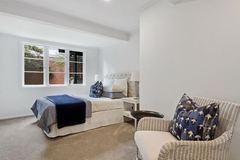 Photo of property in 8 Maritime Terrace, Birkenhead, Auckland, 0626