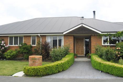 Photo of property in 23 Farnswood Place, Redwood, Christchurch, 8051