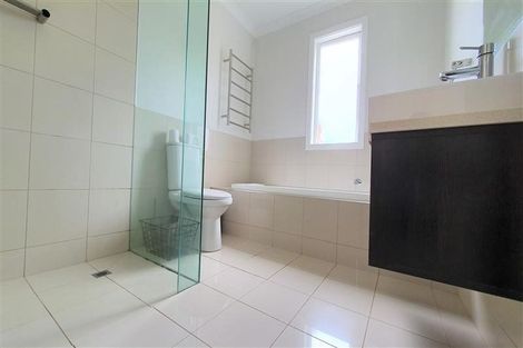 Photo of property in 2/232 East Coast Road, Forrest Hill, Auckland, 0620