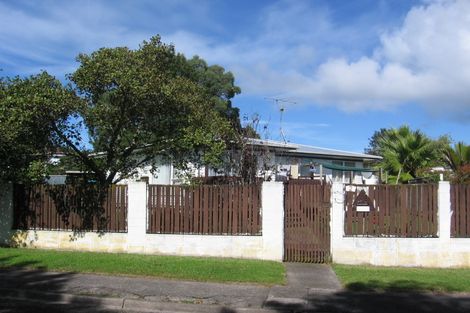 Photo of property in 2 John F Kennedy Place, Glen Eden, Auckland, 0602