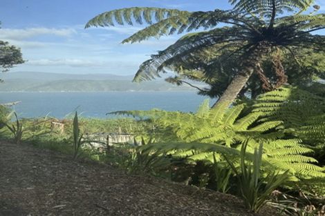 Photo of property in 174 Nevay Road, Karaka Bays, Wellington, 6022