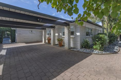 Photo of property in 9 Seymour Road, Mellons Bay, Auckland, 2014