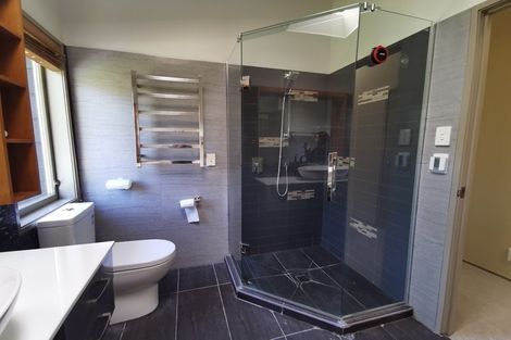 Photo of property in 9 Chevron Place, Castor Bay, Auckland, 0620