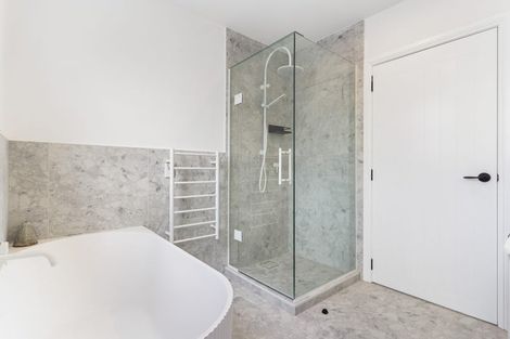 Photo of property in 24b Clinton Avenue, Te Atatu Peninsula, Auckland, 0610