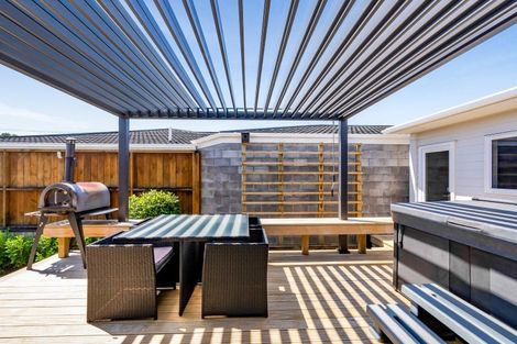 Photo of property in 132 Govett Avenue, Frankleigh Park, New Plymouth, 4310