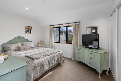 Photo of property in 100 Straven Road, Fendalton, Christchurch, 8014