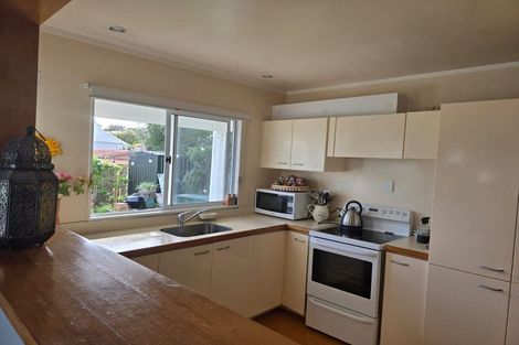 Photo of property in 18 Kohutuhutu Road, Raumati Beach, Paraparaumu, 5032