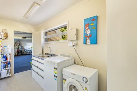 Photo of property in 33 Veale Road, Frankleigh Park, New Plymouth, 4371