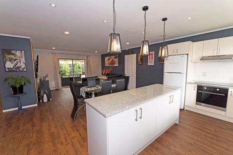 Photo of property in 3 Neta Grove, Henderson, Auckland, 0612