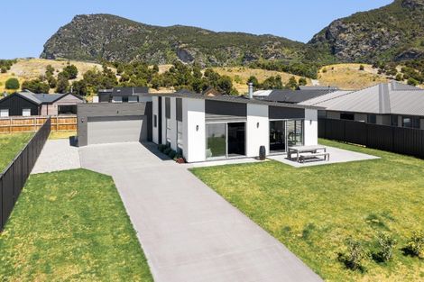 Photo of property in 5 Pepperwood Green, Albert Town, Wanaka, 9305