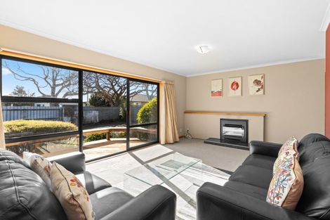 Photo of property in 5b Truby King Street, Merrilands, New Plymouth, 4312