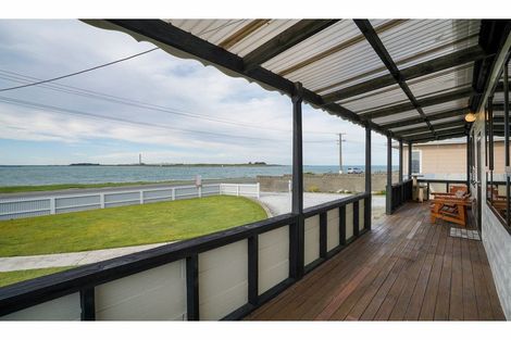 Photo of property in 220 Marine Parade, Bluff, 9814