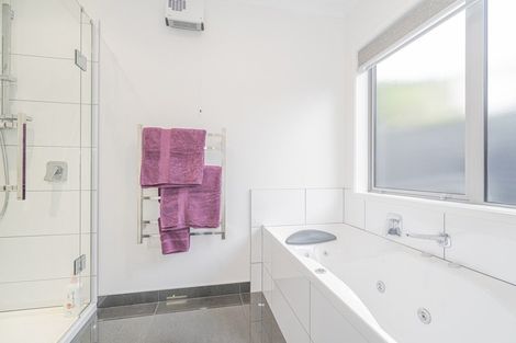 Photo of property in 18 Roseberry Place, Whitianga, 3510