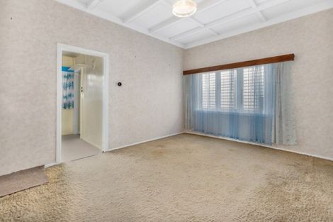 Photo of property in 15 Huia Road, Point Chevalier, Auckland, 1022