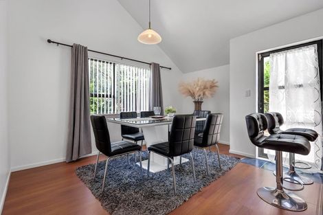 Photo of property in 8 Chardonnay Rise, Henderson, Auckland, 0612