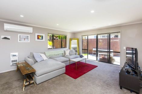 Photo of property in 6 Mcewen Crescent, Riverstone Terraces, Upper Hutt, 5018