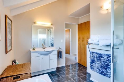 Photo of property in 16 Cormack Place, Greenmeadows, Napier, 4112