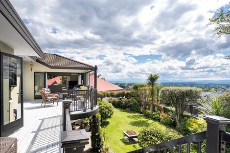 Photo of property in 2 Hikanui Place, Havelock North, 4130