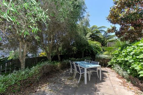 Photo of property in 35 Lemon Street, New Plymouth, 4310