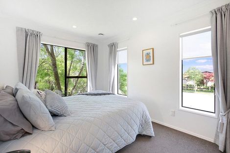 Photo of property in 28 Harkness Place, Avonhead, Christchurch, 8042