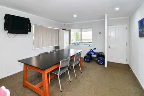 Photo of property in 2 Bill Phillip Place, Clendon Park, Auckland, 2103