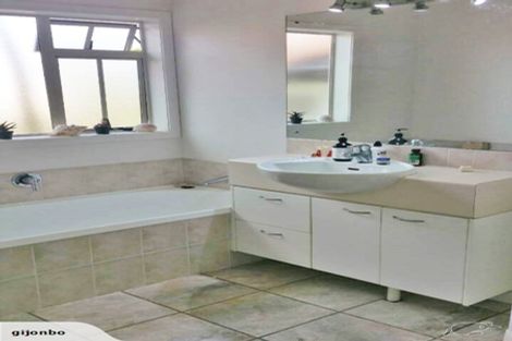 Photo of property in 6 Ponderosa Drive, Oteha, Auckland, 0632