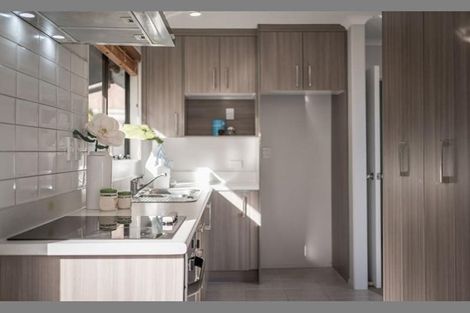 Photo of property in 150 Aviemore Drive, Highland Park, Auckland, 2010