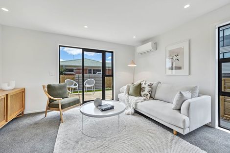 Photo of property in 4/504 Don Buck Road, Massey, Auckland, 0614