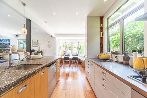 Photo of property in 21 Nevay Road, Miramar, Wellington, 6022