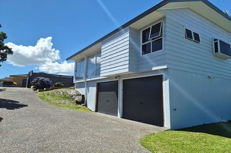 Photo of property in 9 Miriam Corban Heights, Henderson, Auckland, 0612