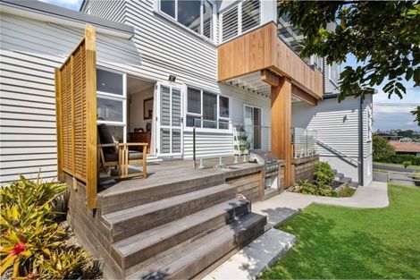 Photo of property in 2/9 Folkestone Street, Murrays Bay, Auckland, 0630