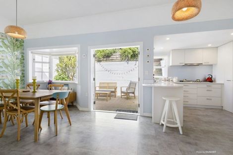 Photo of property in 5 Burwah Street, Berhampore, Wellington, 6023