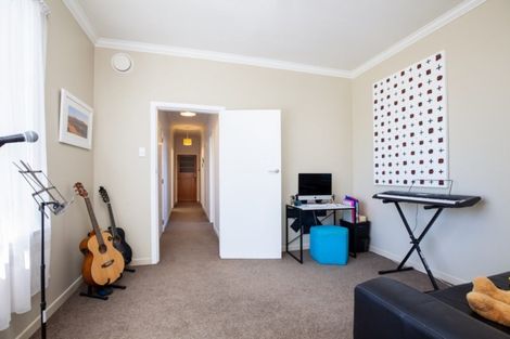 Photo of property in 10 Strandon Place, Strandon, New Plymouth, 4312