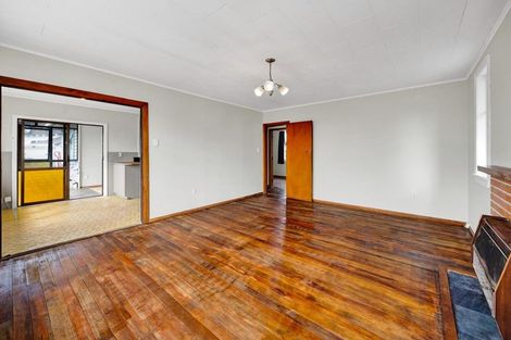 Photo of property in 85 Collins Street, Hawera, 4610