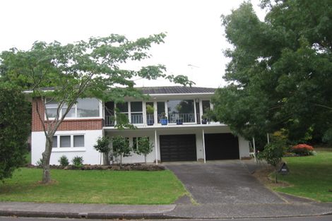 Photo of property in 1 Tudward Glade, Hillcrest, Auckland, 0627