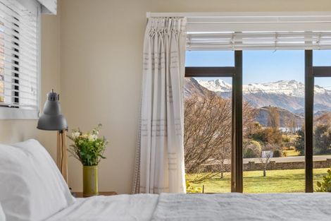 Photo of property in 261 Beacon Point Road, Wanaka, 9305