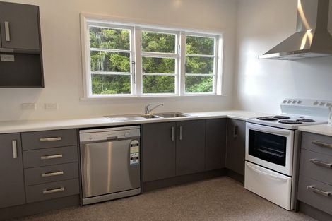 Photo of property in 4 Carleton Terrace, Tawa, Wellington, 5028